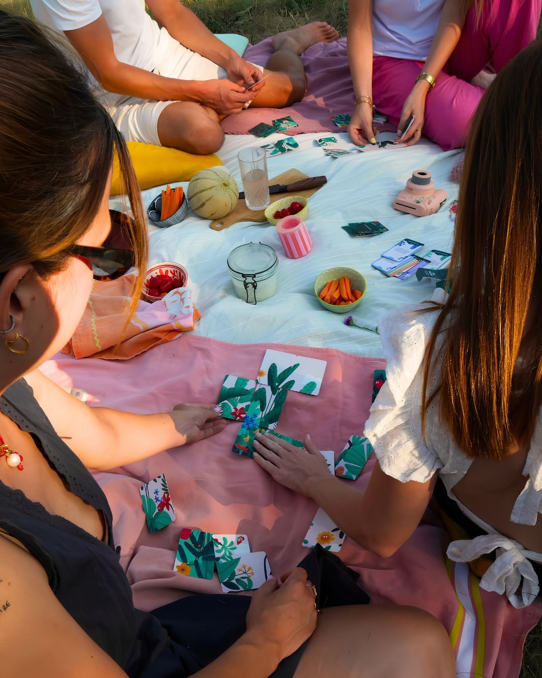 Puzzle SOLÜM Groupe d'amis qui utilise les cartes SOLÜM
